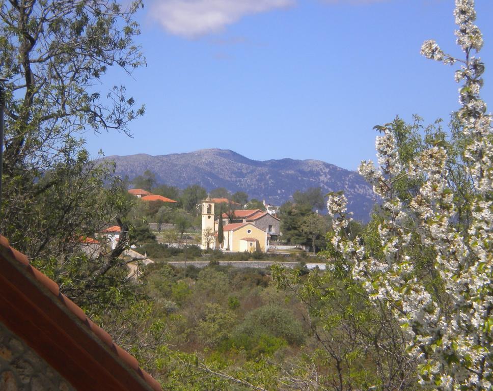 Arcadian Stone House In A Quiet Landscape, Leonidion Βίλα Πούλιθρα Εξωτερικό φωτογραφία