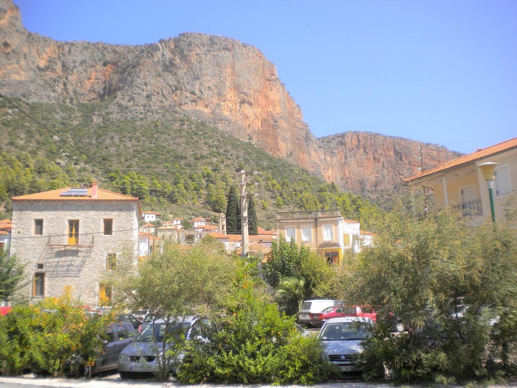 Arcadian Stone House In A Quiet Landscape, Leonidion Βίλα Πούλιθρα Εξωτερικό φωτογραφία